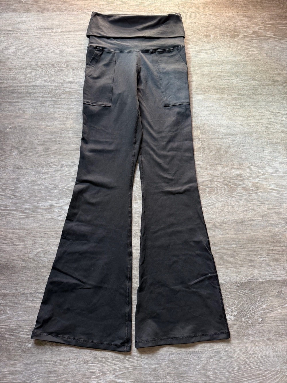 Aerie Flared Yoga Pants with Fold-Over Waistband (SMALL)